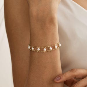 Minimalist Pearl Bracelet, Bridal Beads Bracelet, Gold Pearl Bracelet, Daily Bracelet, Wedding Jewellery, Bridesmaid Gift, Graduation Gift