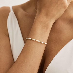 Minimalist Pearl Bracelet, Bridal Beads Bracelet, Gold Pearl Bracelet, Daily Bracelet, Wedding Jewellery, Bridesmaid Gift, Mothers Day Gift