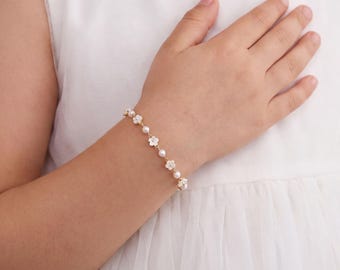 Braccialetto delicato placcato oro 14 carati, bracciale minimalista con perle e diamanti CZ, gioiello da sposa, bracciale per damigella d'onore, regalo per damigella.