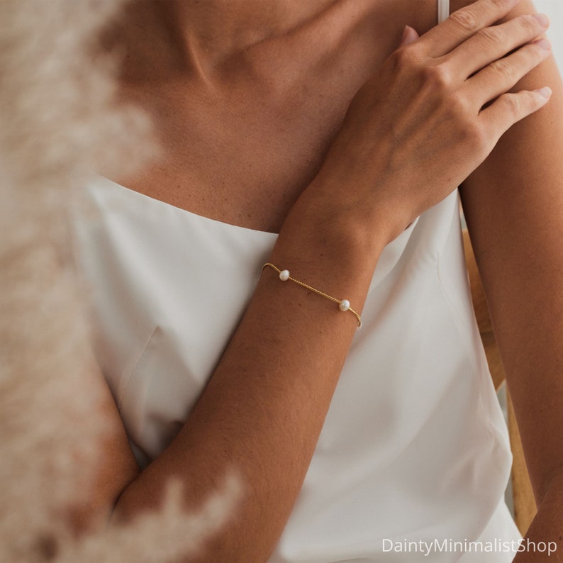 Minimalist Pearl Bracelet, Pearl Beaded Bracelet, Layering Bracelet, Bridal Bracelet, Wedding Jewellery, Bridesmaid Gift, Birthday Gift zdjęcie 7
