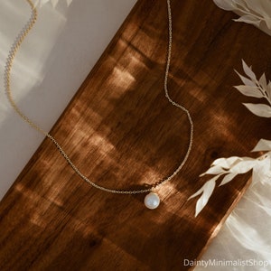 Zierliche Perle Halskette, Braut Halskette, einfache Halskette, Minimalist Halskette, Alltag Halskette, Brautjungfer Geschenk, Muttertag Geschenk Bild 9