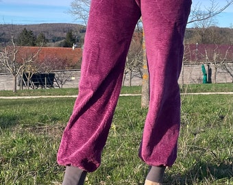 Lässige Stretch Cordhose mit Bündchen