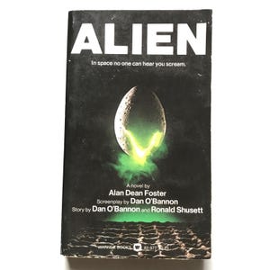 Vintage Alien Paperback Book Alan Dean Foster 1979 1st Printing
