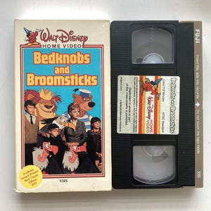 Bedknobs and Broomsticks VHS Tape Retro 70s Walt Disney Fantasy