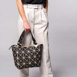 Borsa Borsa dal look quotidiano fatta a mano Borsa casual Look elegante Borsa geometrica facile da indossare Borsa dal design geometrico per streetwear Borsa a tracolla tutti i giorni immagine 2