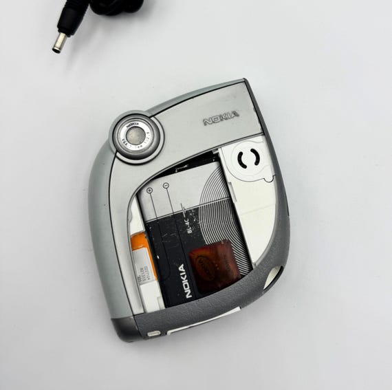 Nokia 7600 – Grey (unlocked) Mobile Phone – 