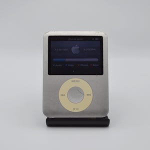 Apple iPod Nano 3rd Gen Silver - A1236 8GB