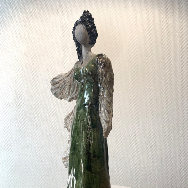 Sculpture : "Suspens" -Statuette stylisée  femme en céramique cuite en raku fait main pour décoration