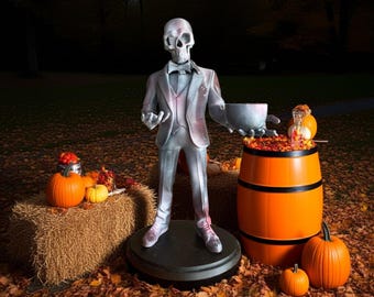 Halloween Decoration Statue | Creepy Indoor & Outdoor Decor | Spooky Gothic Figure with Lantern | Perfect Haunted House Decoration | Gift