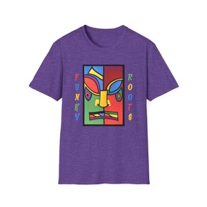 Może przedstawiać: Fioletowy t-shirt z kolorowym abstrakcyjnym wzorem twarzy i napisem "FUNKY ROOTS" z przodu.