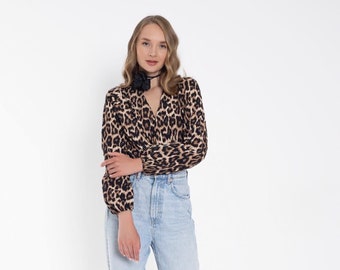 Vintage-Style Leopard Print Blouse with Elegant Black Choker - Perfect for Casual Chic Looks!