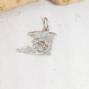 Colgante de mapa de Trinidad en plata de ley 925 auténtica, colgante de Trinidad, joyería de las Indias Occidentales, recuerdo de Trinidad, dije de sartén de plata, sartén de acero