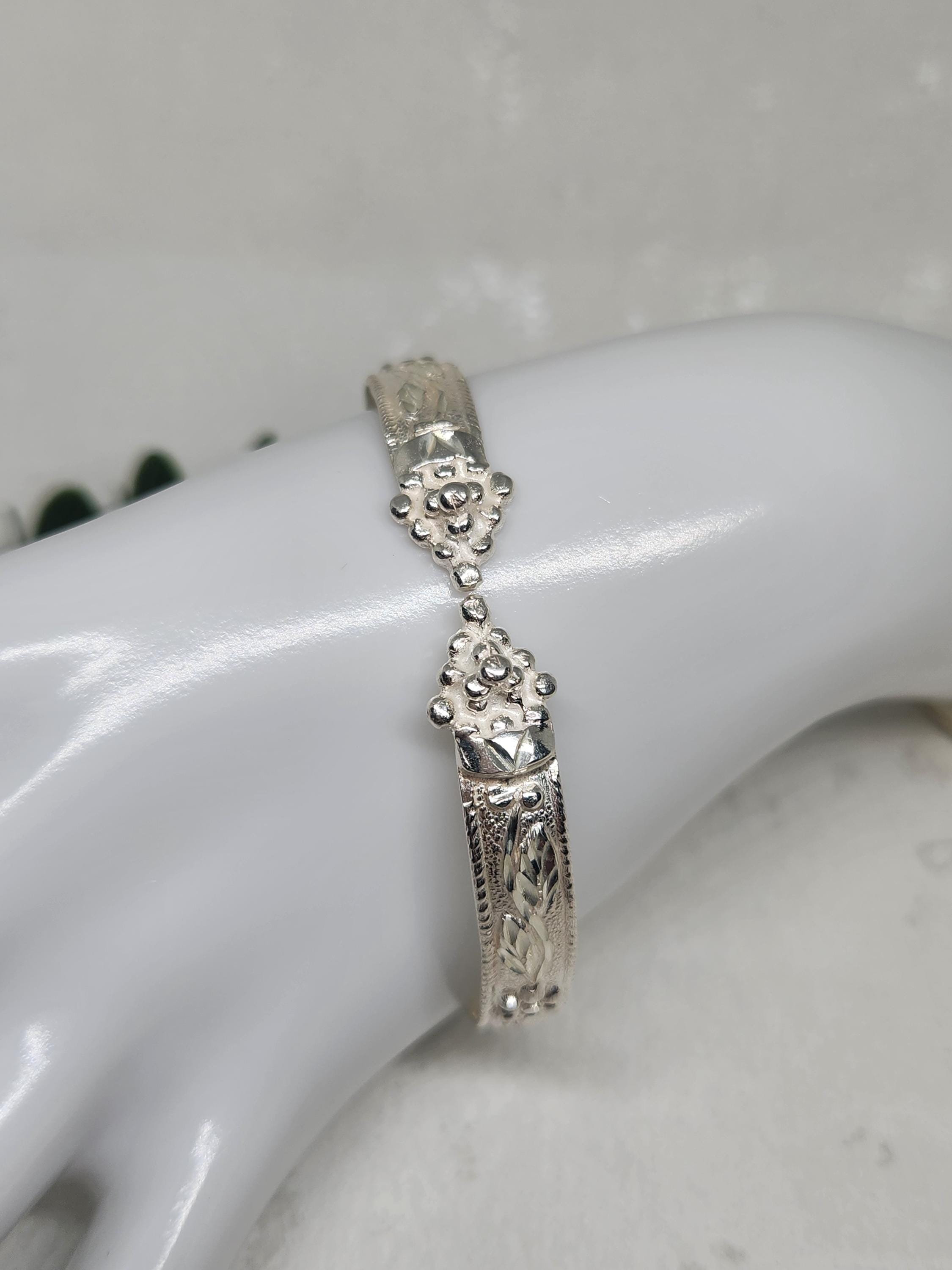 アクセサリー CTHY HERITAGE BANGLE RHODIUM SILVER Art Deco Bracelet, Filigree, Rhodium Plated, Hinged, Signed