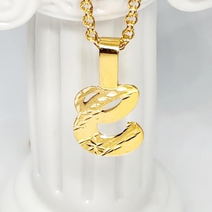 Colgante inicial VINTAGE de oro amarillo de 10 quilates, dije de letra tallada a mano, dije de letra "C" de oro, joyería de las Indias Occidentales, joyería del Caribe, regalo