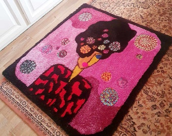 Pink tufting rug "The Woman with Flowers"