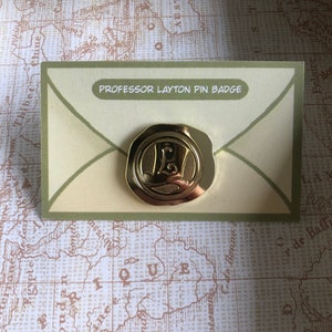 Insignia de pin de esmalte del profesor Layton imagen 2