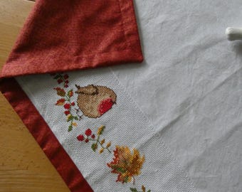 Nappe brodée et doublée