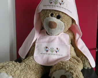 Cape de bain et bavoir assortis