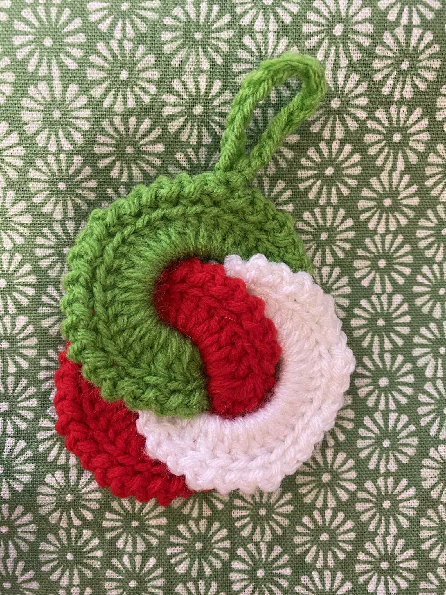 40 Beautiful Circle Crochet Patterns To Make For Your Home 12 Crochet Ornament 3 Intertwined Circles