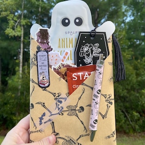 Halloween themed Blind date with a book | Mystery Horror thrifted book