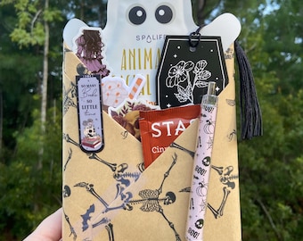 Halloween themed Blind date with a book | Mystery Horror thrifted book