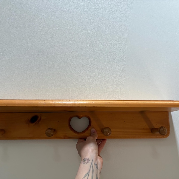 Vintage Wood Hanging Wall Shelf 4 Hooks Pegs Groove for Plates Heart 23”