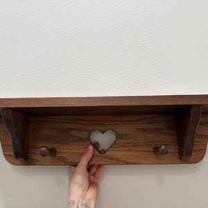 ハート型カットアウト付き木製シェルフ Heart Cut Out Shelf - Etsy