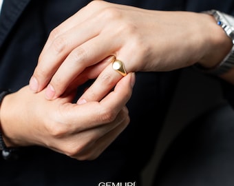 Gold Signet Ring | Minimal Statement Ring | Everyday Fine Jewelry
