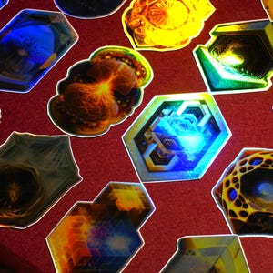 Hologramstickerset (5 stuks) - in totaal 20 motieven van surrealistische kunst - unieke ontwerpen.  Van de kunstenaar zelf: Aentitaet
