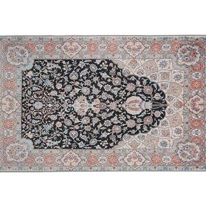 📐 80x125 cm (2'7"x4'1") – Ideal for Daily Salah  
🧵 Thickness: 7 mm  
⚖️ Weight: 1.738 kg/m²  
🪑 Non‑slip Cotton Base – Secure on All Floor Types  
🧺 Machine Washable at 30°C | Robot Vacuum Compatible  
🎨 Fade‑Resistant Navy Blue & Beige Pattern – Elegant & Serene  
🧵 Cotton Braided Tassels – Handcrafted Finish