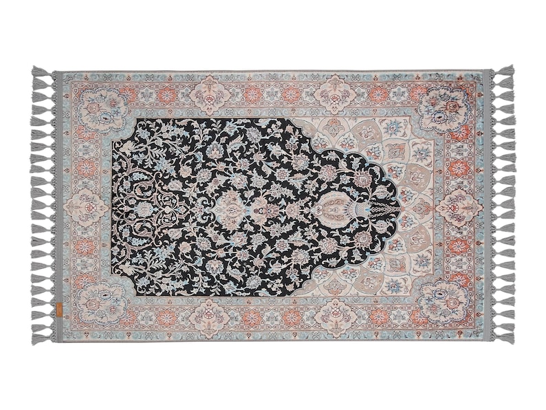 📐 80x125 cm (2'7"x4'1") – Ideal for Daily Salah  
🧵 Thickness: 7 mm  
⚖️ Weight: 1.738 kg/m²  
🪑 Non‑slip Cotton Base – Secure on All Floor Types  
🧺 Machine Washable at 30°C | Robot Vacuum Compatible  
🎨 Fade‑Resistant Navy Blue & Beige Pattern – Elegant & Serene  
🧵 Cotton Braided Tassels – Handcrafted Finish