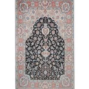 📐 80x125 cm (2'7"x4'1") – Ideal for Daily Salah  
🧵 Thickness: 7 mm  
⚖️ Weight: 1.738 kg/m²  
🪑 Non‑slip Cotton Base – Secure on All Floor Types  
🧺 Machine Washable at 30°C | Robot Vacuum Compatible  
🎨 Fade‑Resistant Navy Blue & Beige Pattern – Elegant & Serene  
🧵 Cotton Braided Tassels – Handcrafted Finish