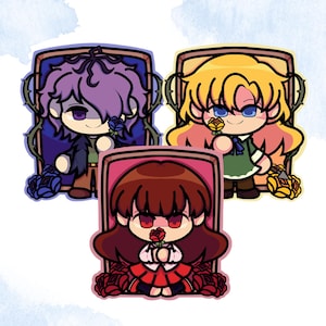 Può includere: Tre adesivi di personaggi dei cartoni animati. I personaggi hanno diversi colori di capelli: viola, giallo e marrone. Ogni personaggio tiene in mano una rosa ed è incorniciato da un bordo decorativo con rose. Gli adesivi sono su uno sfondo acquerello azzurro e bianco.