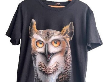 Vintage Owl Graphic Shirt - Cozy Vintage-Feel Tee, Fashionable Casualwear, Unique Gift for Retro Style Fans