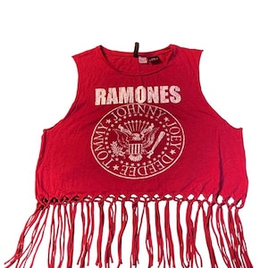 Vintage 90s style Ramones Band Tee - Retro Style Concert T-Shirt with Iconic Logo - Boho Hippie Crop top Classic Rock Apparel - Music Gift