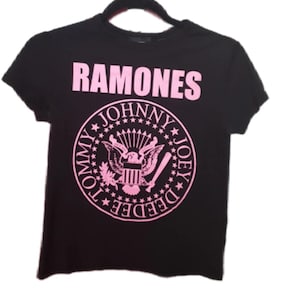 Vintage Ramones Band Tee - Retro Style Concert T-Shirt with Iconic Logo - Classic Rock Apparel - Music Lover Gift