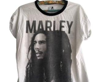 Vintage Bob Marley Tee - Classic Black & White Reggae Shirt - Casual Music Fan Apparel - Unique Gift for Her