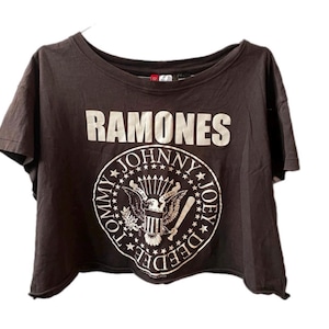 Vintage Ramones Band Tee - Retro Style crop top Concert T-Shirt with Iconic Photo - Classic Rock Apparel - Music Lover Gift