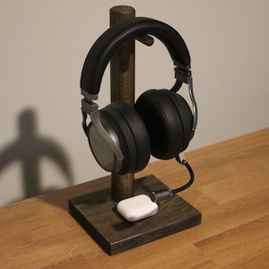 Handcrafted Wooden Headphone Stand – Minimalist Headset Holder for Gaming & Office Desk Organization