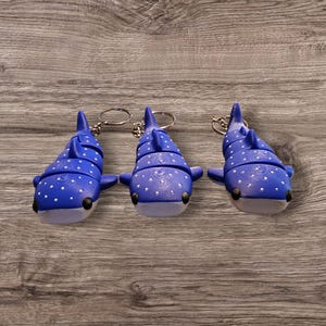Articulated Whale Shark Keychain – 3D Printed Ocean Animal Keychain – Fidget Toy Keyring – Cute Marine Life Gift for Shark Lovers