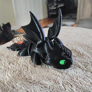 Night Fury Dragon Keychain – 3D Printed Toothless Keychain, Night Fury Gift, Cute Dragon Bag Charm, HTTYD Fan Collectible