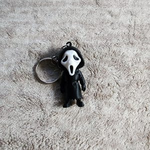 Ghostface Keychain | Scream Movie Keychain | Horror Slasher Keyring | Scary Movie Fan Gift | Halloween Horror Accessory