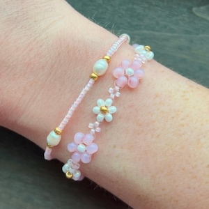 Pink Beaded Bracelet Set Beaded Flower Bracelet Pink Dainty Gold Bracelet Pearl Beaded Bracelet Set Pink Daisy Bracelet Set Gift for Her