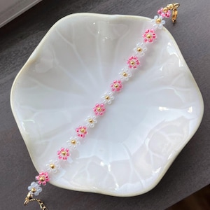 Pink Bead Bracelet Gold Dainty Jewelry White Daisy Bracelet Pink Seed Bead Jewelry Pink Flower Beaded Bracelet Colorful Friendship Bracelet