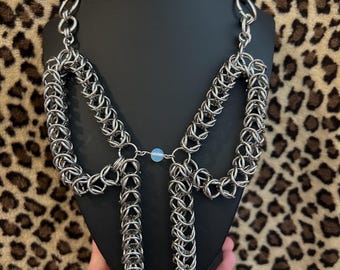 Bow Opalite chainmail necklace