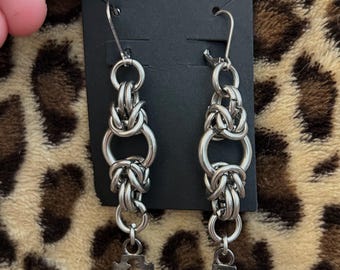 Razor chainmail earrings, gauge friendly