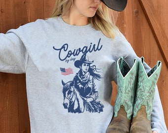 Cowgirl Sweatshirt, Rodeo Shirt, Country Shirt, Cowgirl Tshirt Retro, Country Concert Tee, Western Graphic Tee for Women, Western Tee
