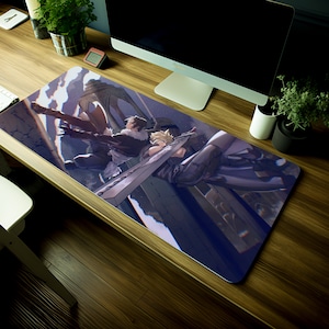 Puede incluir: Alfombrilla de ratón rectangular con una ilustración dinámica de dos personajes de anime en acción. La obra presenta una escena dramática con una espada y una paleta de colores oscuros, para jugadores y fans del anime.