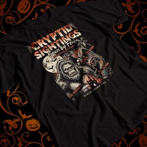 Camiseta de críptido, camiseta gráfica pirata de Halloween, Bigfoot, Mothman, Goatman, monstruo del lago, camiseta con póster de concierto retro de la temporada de Halloween