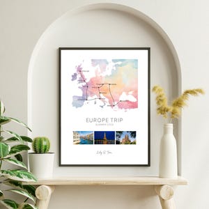 Può includere: Stampa incorniciata con una mappa dell'Europa ad acquerello e un itinerario di viaggio nero. La stampa include il testo "EUROPE TRIP SUMMER 2023" e tre piccole foto. La cornice nera è su una mensola.